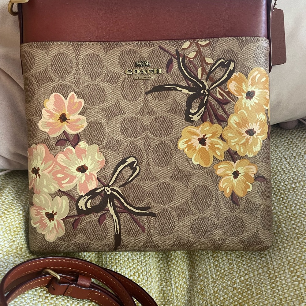 Coach Retail Kitt Messenger in Signature and Prairie Floral